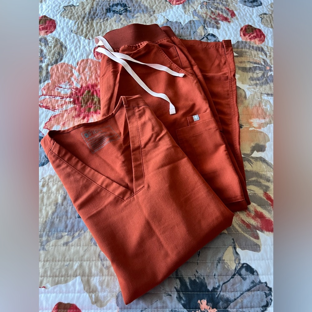 Women’s Figs scrubs